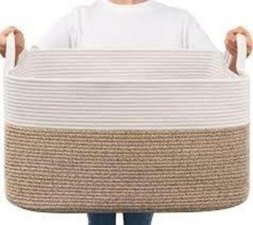 DESCRIPTION: (1) THROW BLANKET STORAGE BRAND/MODEL: BASKET WEAVE SIZE: IMAGES ARE FOR ILLUSTRATION PURPOSES ONLY AND MAY NOT BE AN EXACT REPRESENTATIO