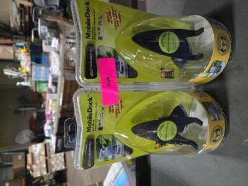 DESCRIPTION: (2) DASH MOUNT STICKY GRIP MOBILE DOCK BRAND/MODEL: BRAKETRON NC RETAIL$: $61.21 QTY: 2