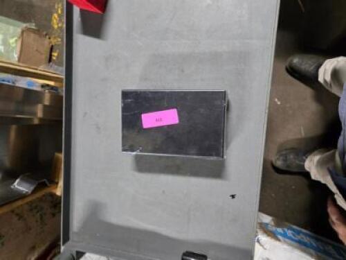 DESCRIPTION: (1) PLASTIC CASE BRAND/MODEL: UNKNOWN QTY: 1