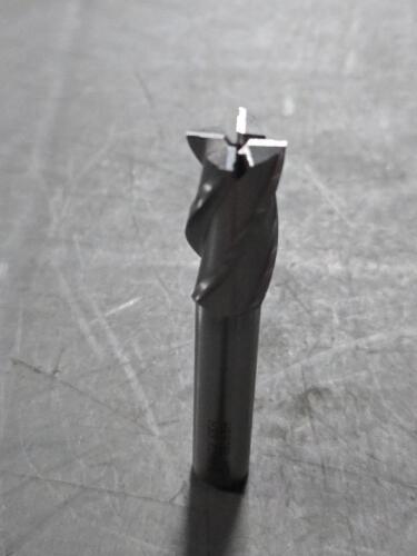 DESCRIPTION: (2)HSS SQ END MILL BRAND/MODEL: HERTEL 41117979 SIZE: 1/2" DIA 1" LOC RETAIL$: $50.54 QTY: 2