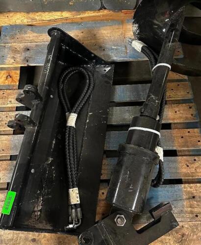 DESCRIPTION LANTY AUGER ATTACHMENT AND 30" MINI EX BUCKET ATTACHMENT. THIS LOT IS: ONE MONEY LOCATION BAY 6 QTY 1