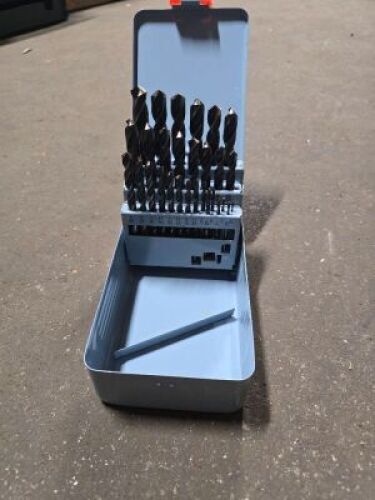 DESCRIPTION: (1) CASE OF (29) QUAD CUT 4X4 DRILL BITS BRAND/MODEL: 45660412 RETAIL$: $154.99 EA QTY: 1