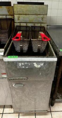 MAGIC KITCHEN 40 LB. GAS DEEP FRYER.