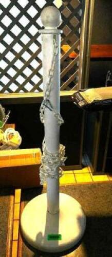 WHITE STANCHION POST W/ CHAIN