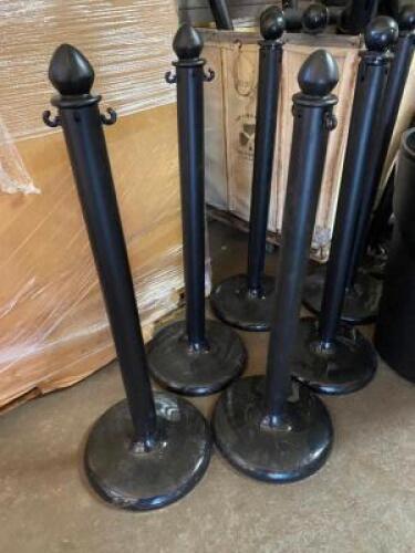 CONTENTS OF GAYLORD - BLACK PLASTIC STANCHIONS. APPROX 100