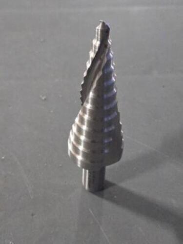 DESCRIPTION: (2) HSS STEP DRILL BIT BRAND/MODEL: HERTEL 43274745 SIZE: 3/8" SD 3/16" MIN DIA RETAIL$: $128.30 QTY: 2