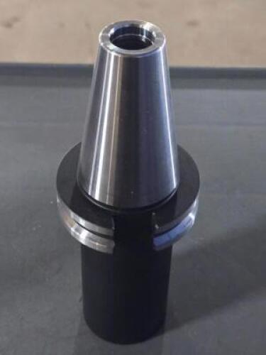 DESCRIPTION: (1) TAPER ADAPTER BRAND/MODEL: VC 210-5203 SIZE: CAT40 OUTSIDE TO R8 INSIDE RETAIL$: $261.48 QTY: 1