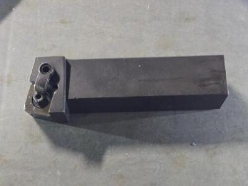 DESCRIPTION: (1) MSRNR 24-8E INDEXABLE TURNING TOOLHOLDER BRAND/MODEL: UNKNOWN 91422733 SIZE: 1-1/4" SQ SHANK RETAIL$: $98.30 QTY: 1