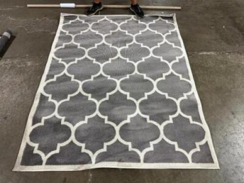 5'3"X7' GREY AREA RUG