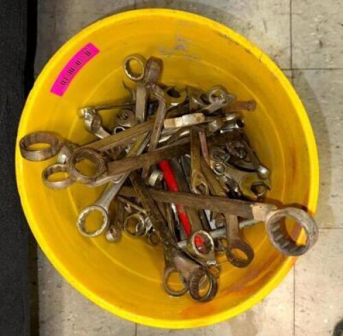 BUCKET WITH ASSORTED COMBINATION WRENCHES