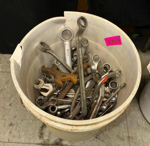 BUCKET WITH ASSORTED COMBINATION WRENCHES