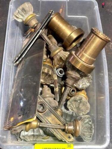 ASSORTED VINTAGE DOOR KNOBS