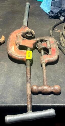 (2) HEAVY DUTY PIPE CUTTERS