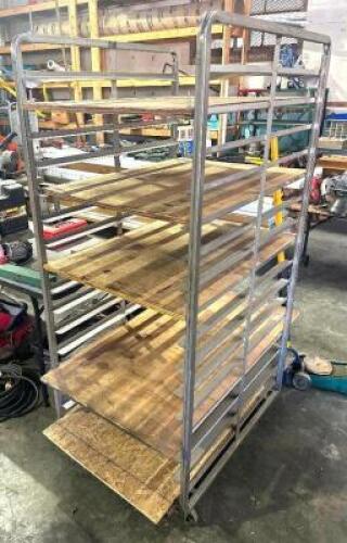 METAL RACK ON WHEELS
