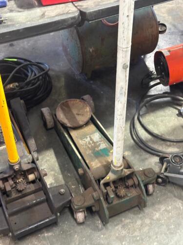 LARGE AUTO JACK