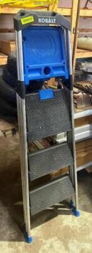 STEP LADDER