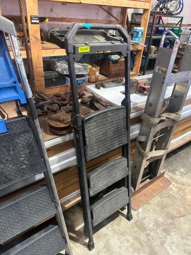 STEP LADDER