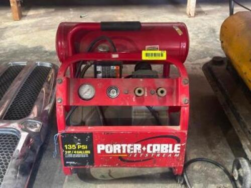 4 GALLON 135 PSI AIR COMPRESSOR