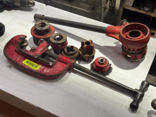 PIPE CUTTER AND THREADER