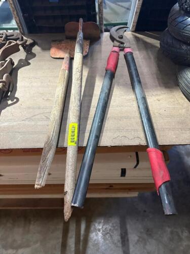 (2) HOES AND GARDEN SHEARS