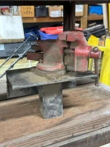 VISE WITH POLE STAND BASE