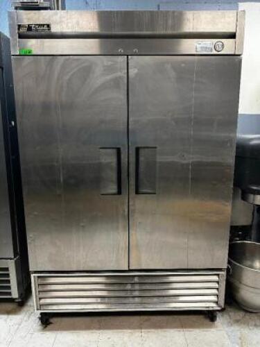 TRUE TWO DOOR REACH IN COOLER.