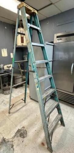 8' FIBERGLASS LADDER.