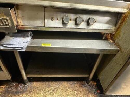 36 "X 30" STAINLESS LOWBOY EQUIPMENT STAND.