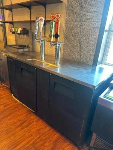 TRUE TDD-3 DRAFT BEER BOX W/ TWO GROUP TAP TOWERS.