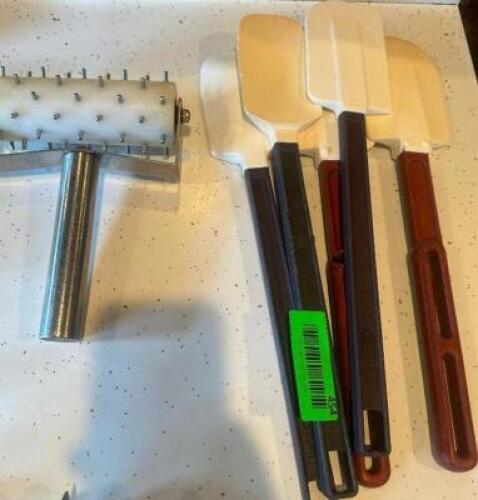 (1) LOT OF ASSORTED UTENSILS