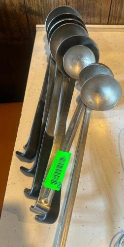 (1) LOT OF ASSORTED UTENSILS