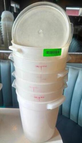 (6) 8 QT PLASTIC CONTAINERS W/ LIDS