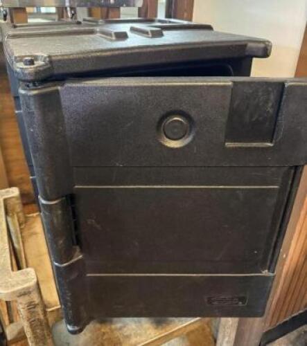 CAMBRO BLACK PLASTIC CATERING BOX.