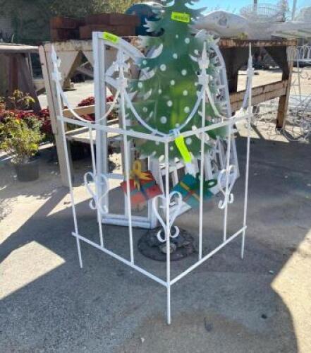 27" X 35" WHITE IRON FLEUR DI LIS FENCE