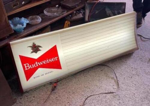BUDWEISER LIGHT UP SIGN