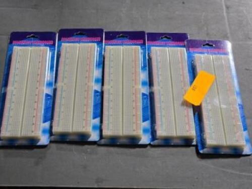 DESCRIPTION: (5) SOLDERLESS BREAD BOARDS BRAND/MODEL: UNKNOWN QTY: 5