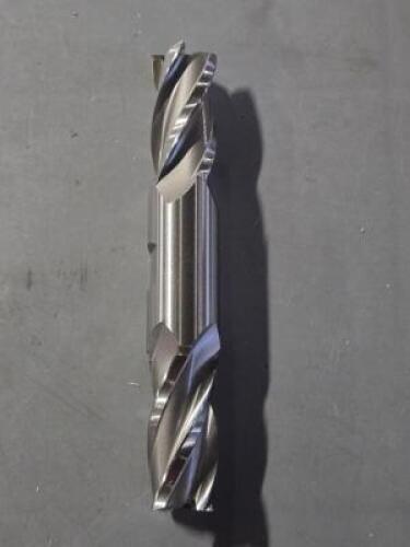 DESCRIPTION: (1) DE HSS SQ END MILL BRAND/MODEL: HERTEL 41117714 SIZE: 15/16" DIA 1-7/8" LOC RETAIL$: $215.56 QTY: 1