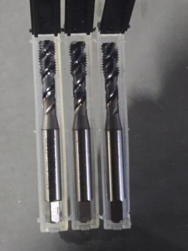 DESCRIPTION: (3) V-HSS SPIRAL FLUTE BOTTOMING TAP BRAND/MODEL: OSG 0137408 SIZE: 1/4-28 UNF RETAIL$: $33.29 QTY: 3