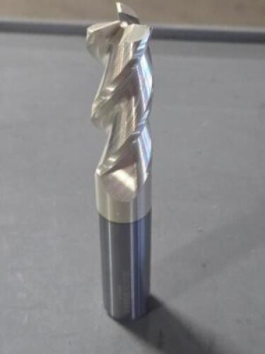 DESCRIPTION: (1) SOLID CARBIDE SQ END MILL BRAND/MODEL: GWS 319914 SIZE: 3/4" DIA 2" LOC RETAIL$: $96.88 QTY: 1
