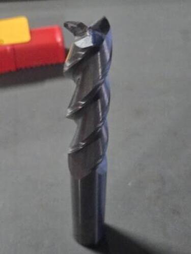 DESCRIPTION: (1) CARBIDE SQ END MILL BRAND/MODEL: ACCUPRO 43027705 SIZE: 3/4" DIA 3" LOC RETAIL$: $193.10 QTY: 1