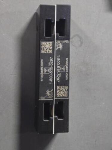 DESCRIPTION: (1) SET OF HARD FIXED JAWS BRAND/MODEL: SNAP JAWS 6HSJ-100 SIZE: 6" W 1.53" H STEP RETAIL$: $180.25 QTY: 1