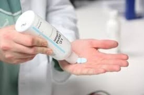 DESCRIPTION: (4) HAND LOTION BRAND/MODEL: IC INFORMATION: SCENTED SIZE: 32 FL OZ RETAIL$: $22.00 EA QTY: 4