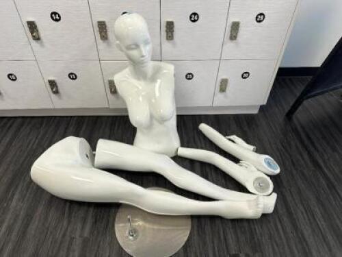 DESCRIPTION CLOTHES MANNEQUIN LOCATION FRONT QTY 1