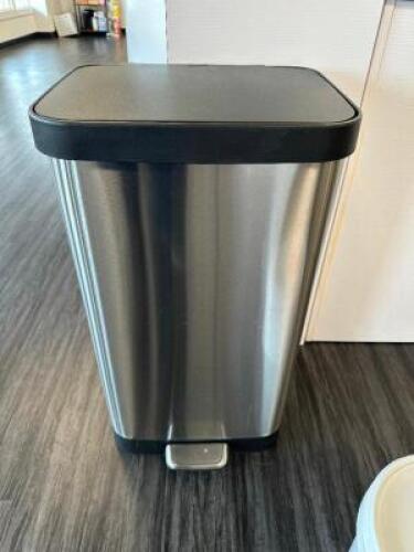 DESCRIPTION STAINLESS LAUNDRY HAMPER LOCATION FRONT QTY 1