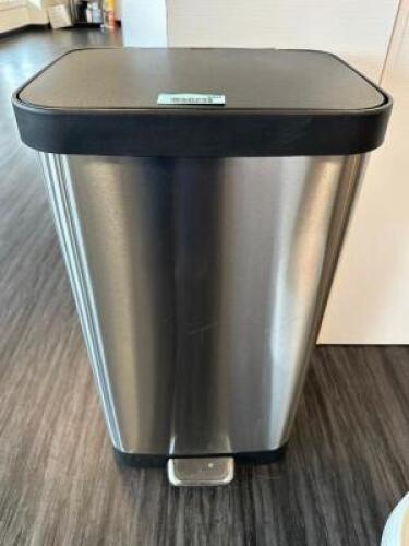 DESCRIPTION STAINLESS LAUNDRY HAMPER LOCATION FRONT QTY 1