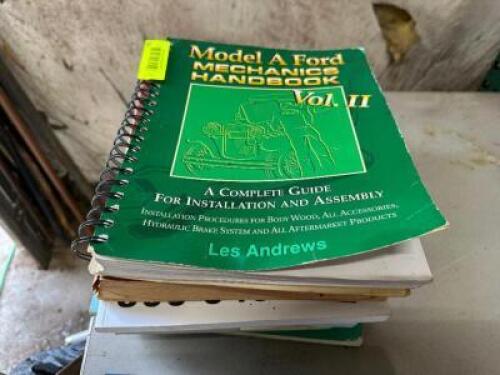 (1) LOT OF ASSORTED SHOP MANUALS AND BOOKS.