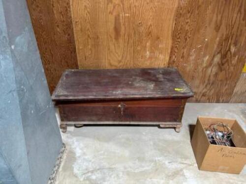 VINTAGE END TABLE