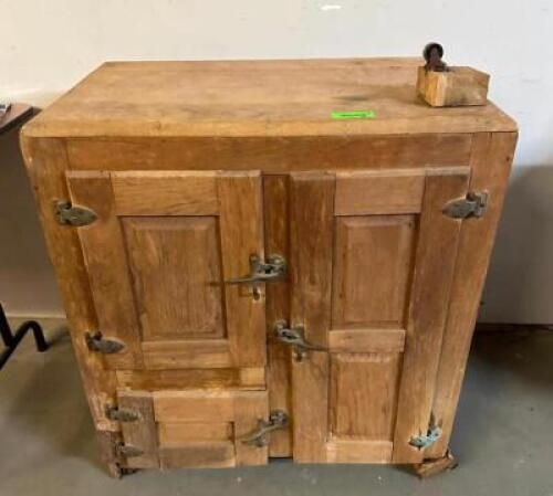 VINTAGE ICEBOX ON WHEELS