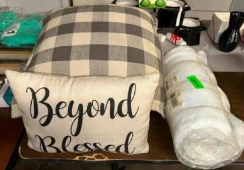 ASSORTED THROW PILLOWS