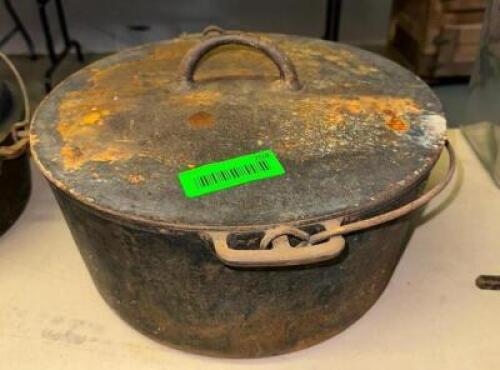 13" CAST IRON POT WITH LID